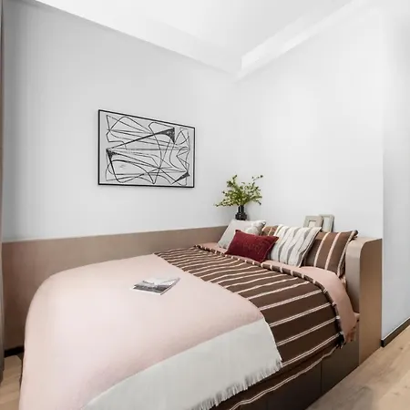 Base-Beijing Sanlitun Serviced Apartment-Close To Forbidden City, Tian'Anmen Square &Bike Rental &Subway Line 2&3&17 &Free Coffee &Washing Machine, Kitchen &English Speaking &High Speed Free Wifi &Robot Exterior photo