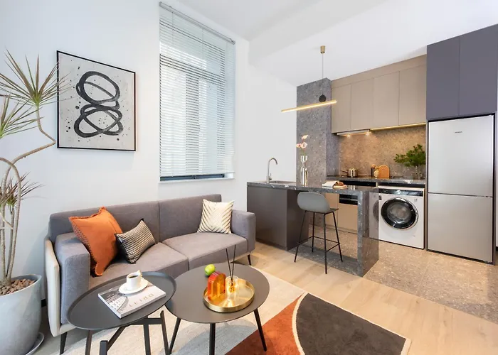 Base-Beijing Sanlitun Serviced Apartment-Close To Forbidden City, Tian\'Anmen Square &Bike Rental &Subway Line 2&3&17 &Free Coffee &Washing Machine, Kitchen &English Speaking &High Speed Free Wifi &Robot