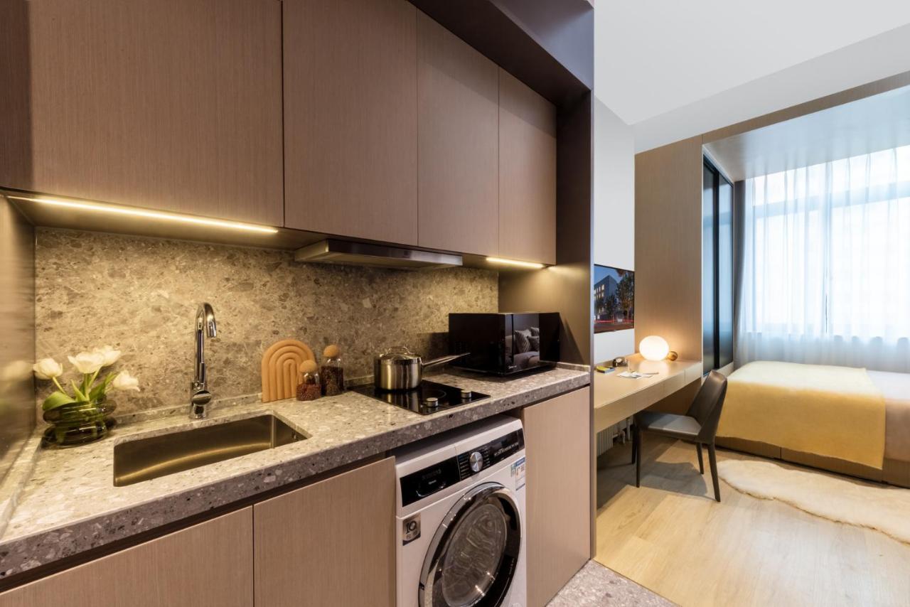 Base-beijing Sanlitun Serviced Apartment-close To Forbidden City, Tian'anmen Square &bike &subway Line 2&3&17 &free Coffee &washing Machine, Kitchen &english Speaking &high Speed Free Wifi &robot อพาร์ทเม้น *