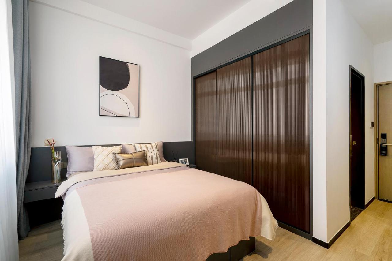 Base-beijing Sanlitun Serviced Apartment-close To Forbidden City, Tian'anmen Square &bike &subway Line 2&3&17 &free Coffee &washing Machine, Kitchen &english Speaking &high Speed Free Wifi &robot