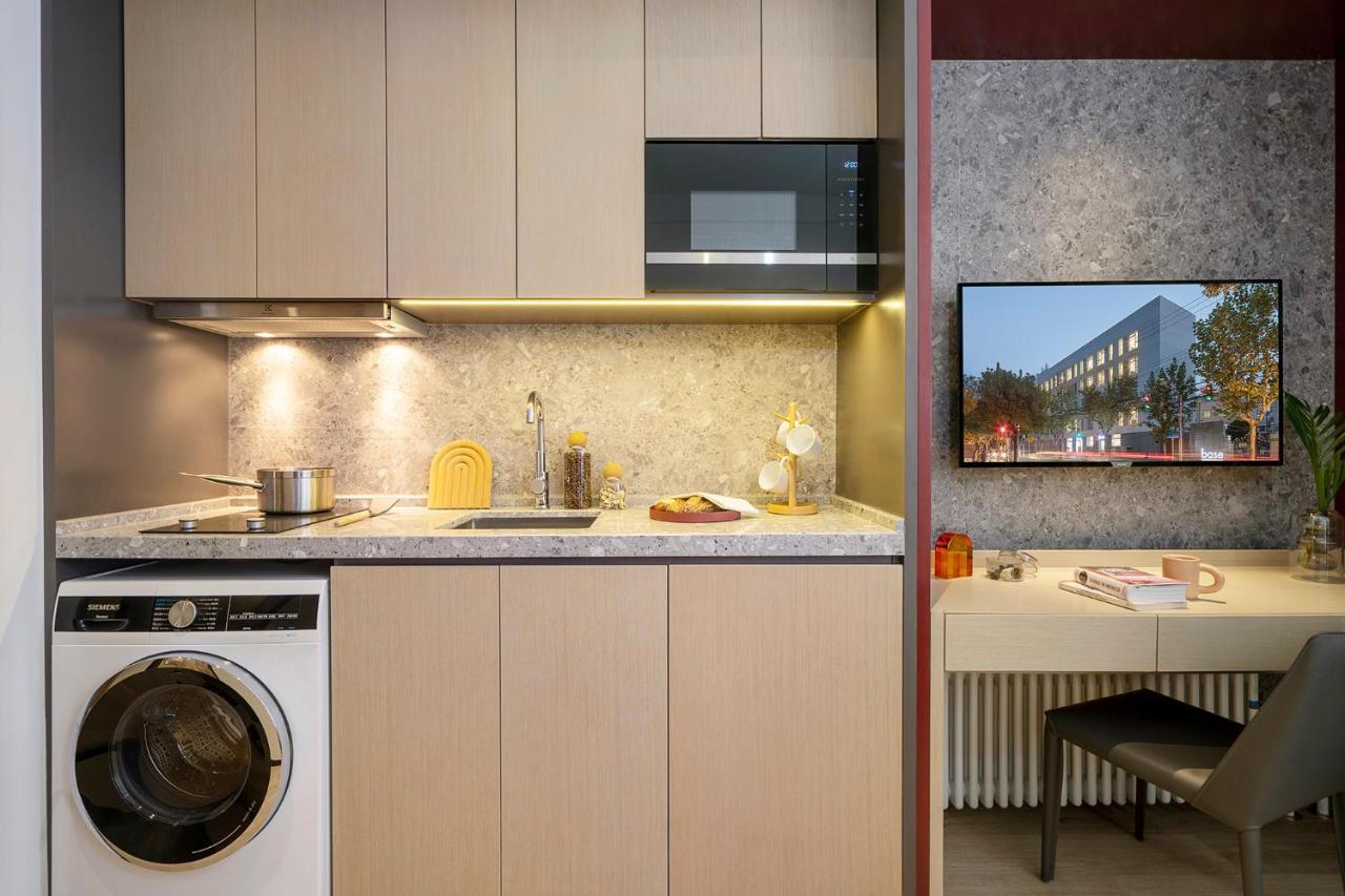 Base-beijing Sanlitun Serviced Apartment-close To Forbidden City, Tian'anmen Square &bike &subway Line 2&3&17 &free Coffee &washing Machine, Kitchen &english Speaking &high Speed Free Wifi &robot Beijing