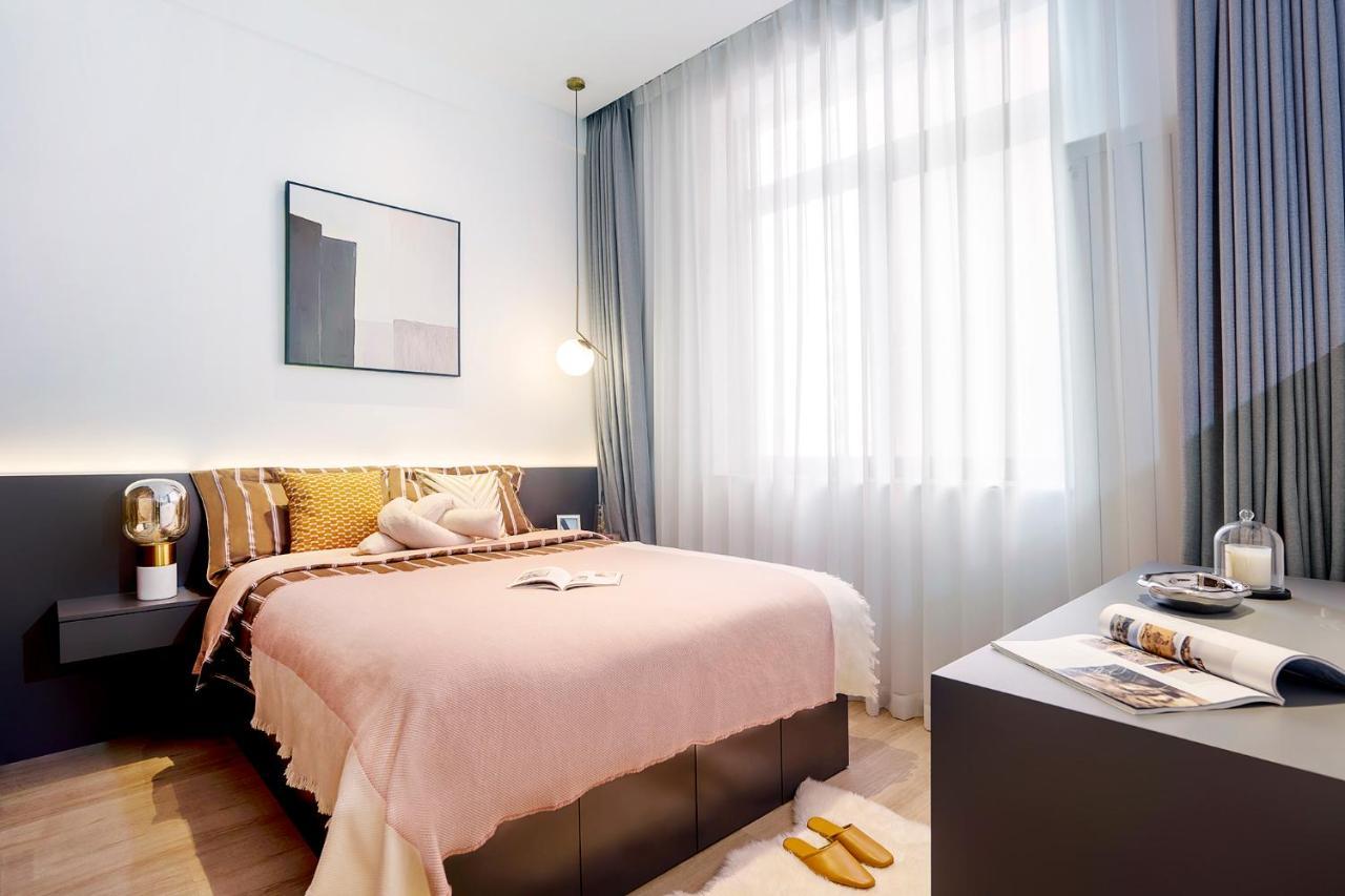 Base-beijing Sanlitun Serviced Apartment-close To Forbidden City, Tian'anmen Square &bike &subway Line 2&3&17 &free Coffee &washing Machine, Kitchen &english Speaking &high Speed Free Wifi &robot Apartment Beijing
