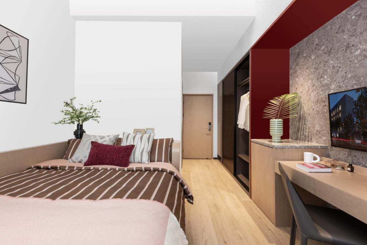 Base-beijing Sanlitun Serviced Apartment-close To Forbidden City, Tian'anmen Square &bike &subway Line 2&3&17 &free Coffee &washing Machine, Kitchen &english Speaking &high Speed Free Wifi &robot อพาร์ทเม้น