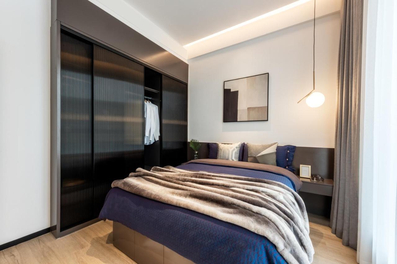 Base-beijing Sanlitun Serviced Apartment-close To Forbidden City, Tian'anmen Square &bike &subway Line 2&3&17 &free Coffee &washing Machine, Kitchen &english Speaking &high Speed Free Wifi &robot