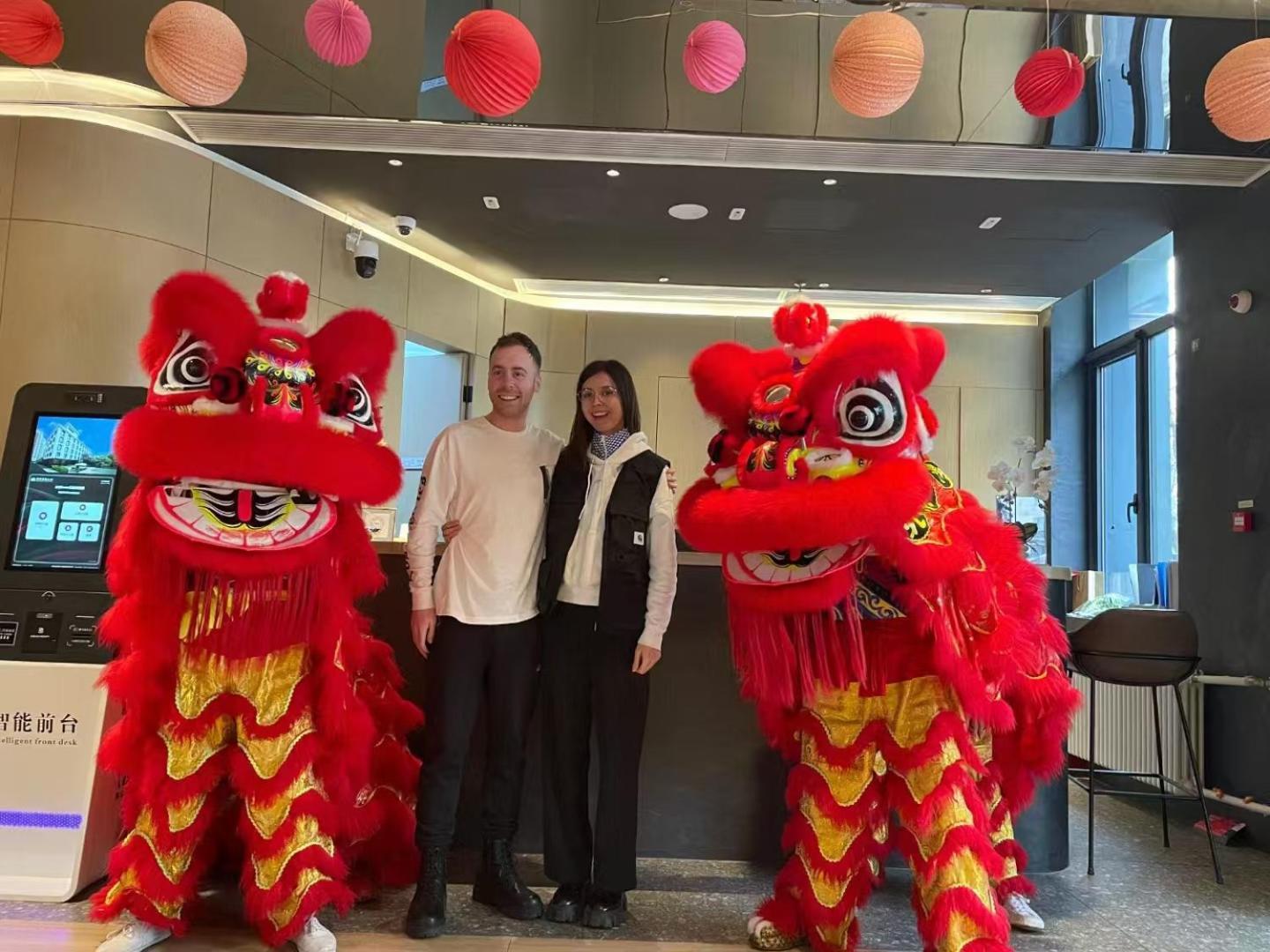 Base-beijing Sanlitun Serviced Apartment-close To Forbidden City, Tian'anmen Square &bike &subway Line 2&3&17 &free Coffee &washing Machine, Kitchen &english Speaking &high Speed Free Wifi &robot Beijing