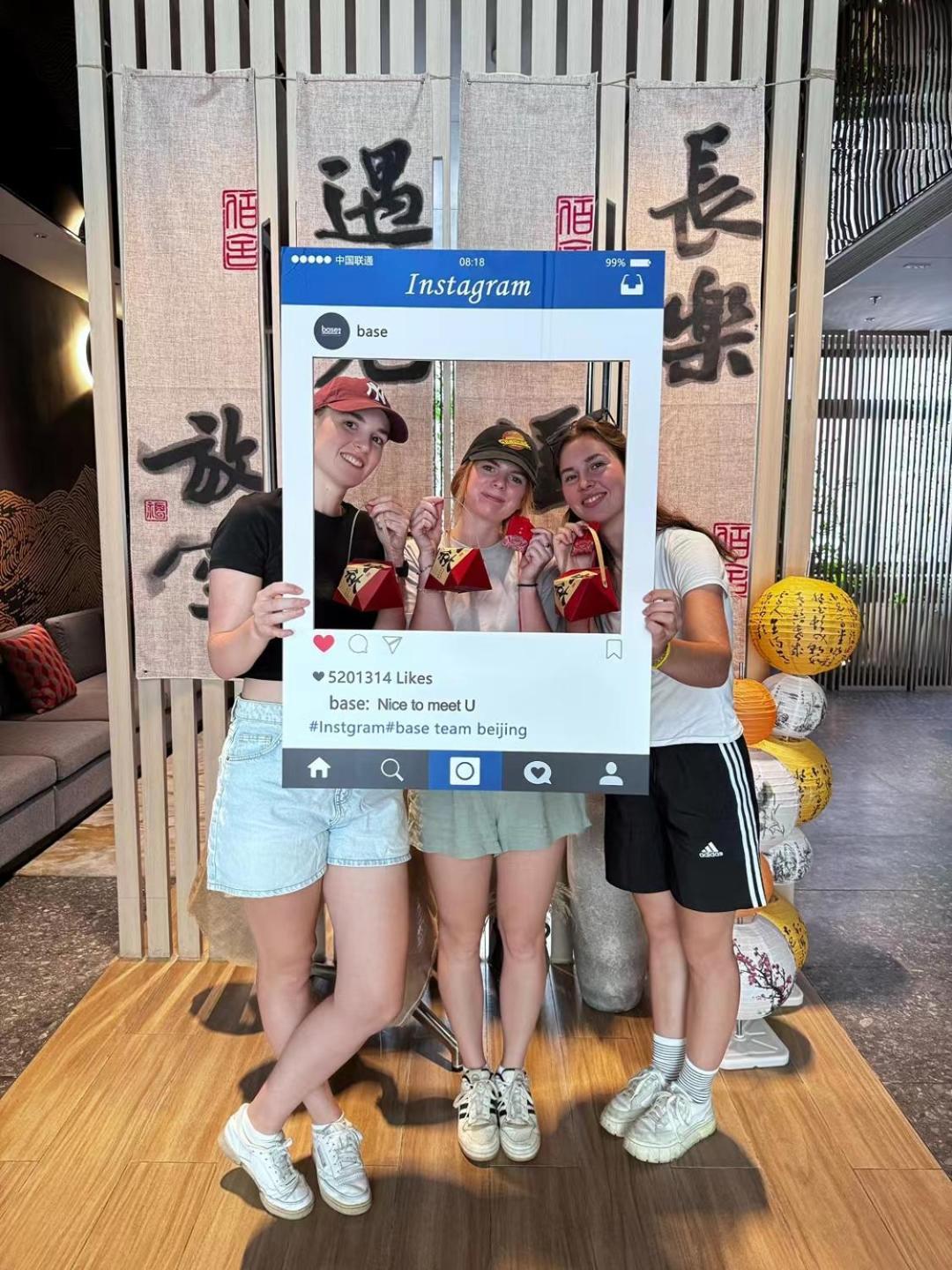อพาร์ทเม้น Base-beijing Sanlitun Serviced Apartment-close To Forbidden City, Tian'anmen Square &bike &subway Line 2&3&17 &free Coffee &washing Machine, Kitchen &english Speaking &high Speed Free Wifi &robot *