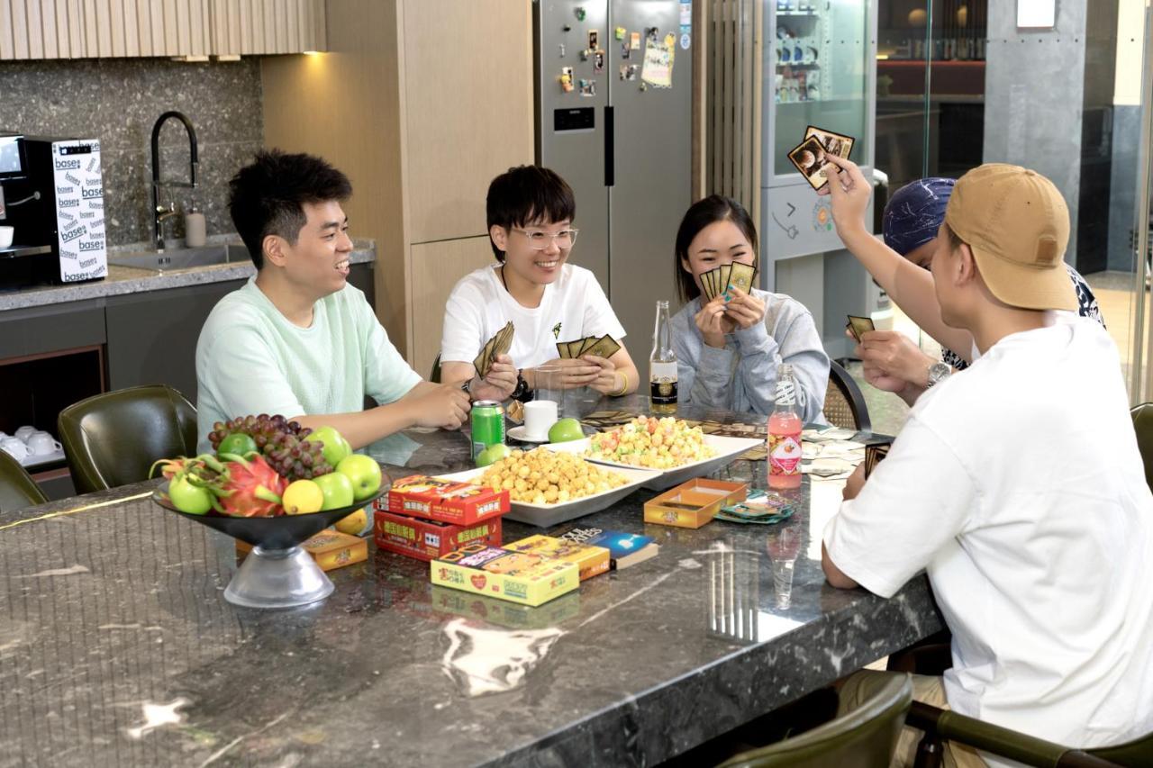 Base-beijing Sanlitun Serviced Apartment-close To Forbidden City, Tian'anmen Square &bike &subway Line 2&3&17 &free Coffee &washing Machine, Kitchen &english Speaking &high Speed Free Wifi &robot Apartment
