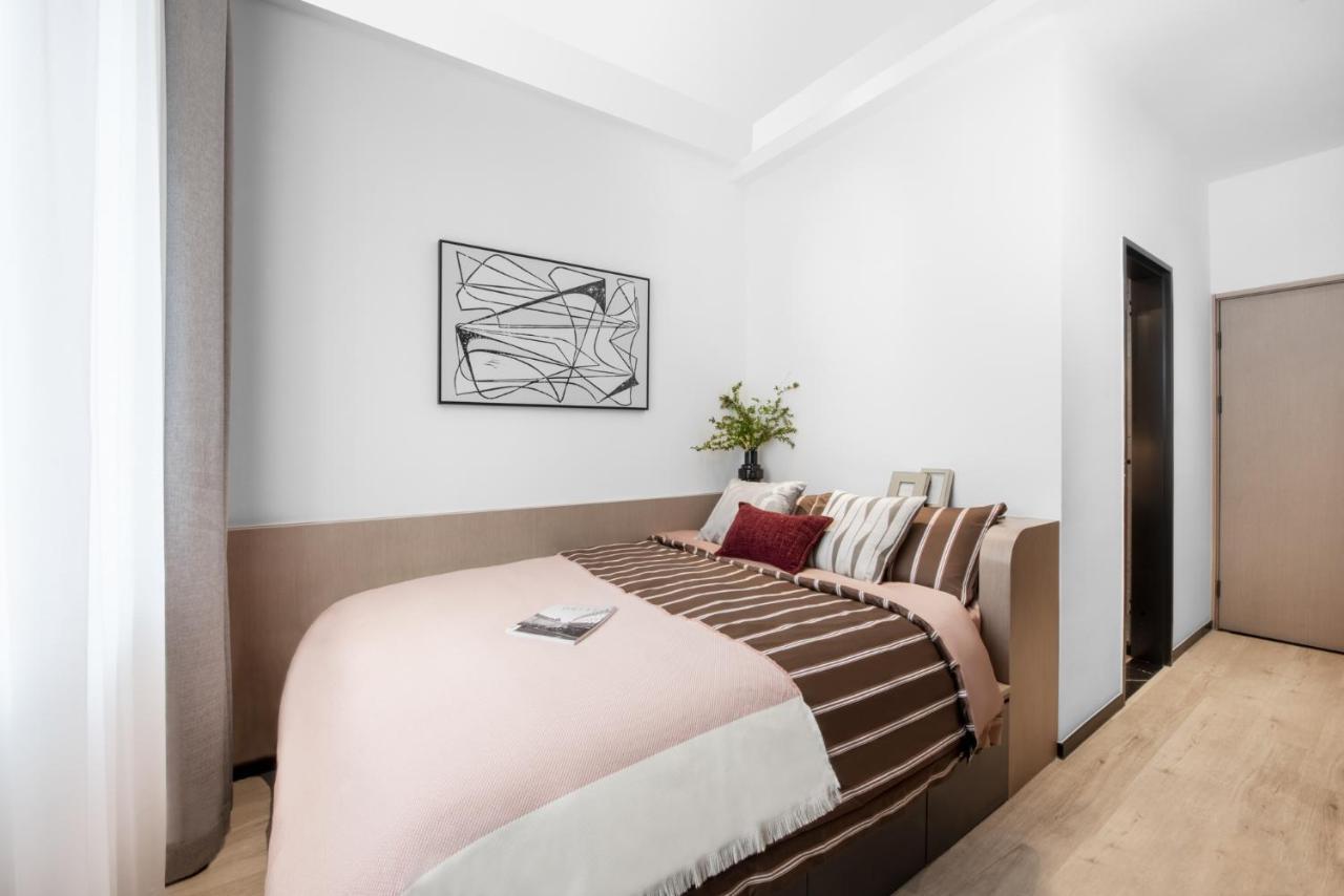 Apartment Base-beijing Sanlitun Serviced Apartment-close To Forbidden City, Tian'anmen Square &bike &subway Line 2&3&17 &free Coffee &washing Machine, Kitchen &english Speaking &high Speed Free Wifi &robot Beijing