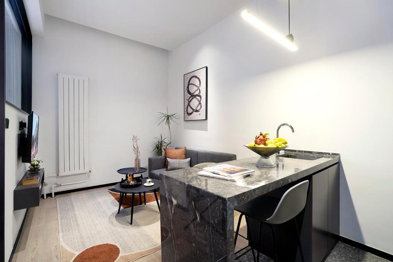 Apartment Base-beijing Sanlitun Serviced Apartment-close To Forbidden City, Tian'anmen Square &bike &subway Line 2&3&17 &free Coffee &washing Machine, Kitchen &english Speaking &high Speed Free Wifi &robot *