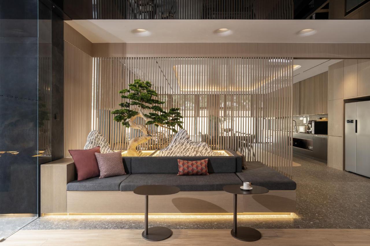 Base-beijing Sanlitun Serviced Apartment-close To Forbidden City, Tian'anmen Square &bike &subway Line 2&3&17 &free Coffee &washing Machine, Kitchen &english Speaking &high Speed Free Wifi &robot Apartment
